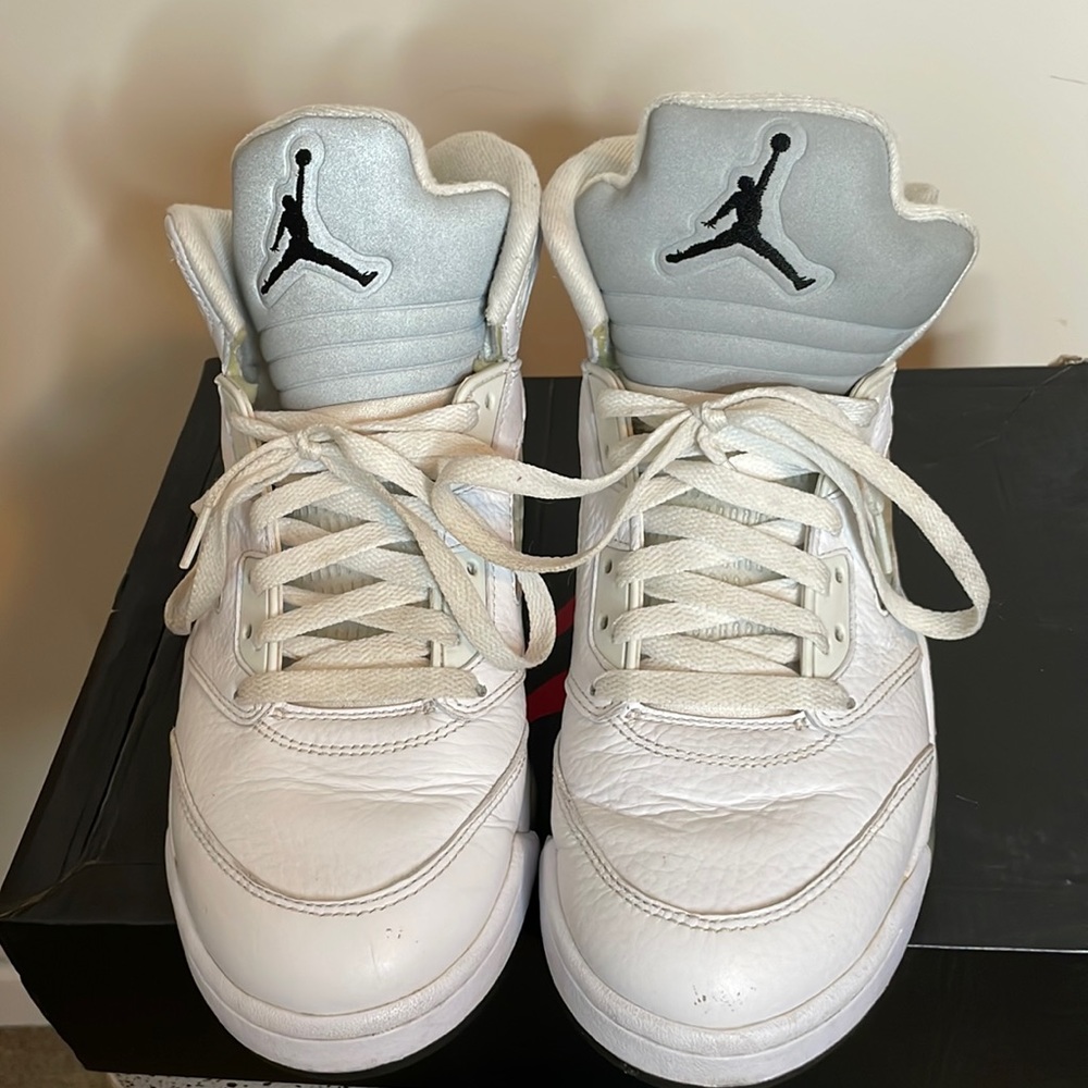Air Jordan retro 5 Metallic white